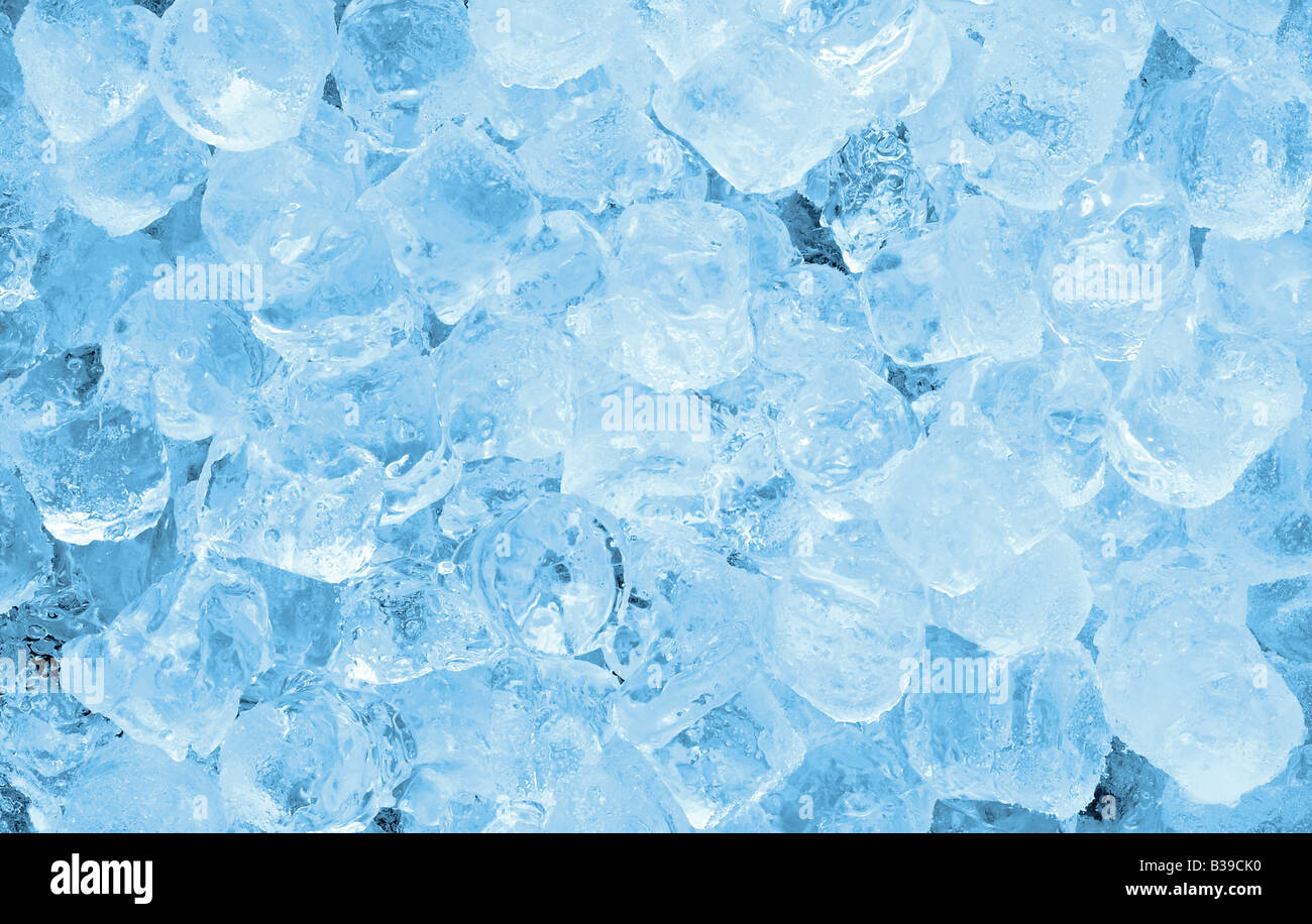 kaltes Eis Blöcke Würfel Wasser Blauton frieren fror gefrorenen Eis-Würfel-Eisberg Stockfoto