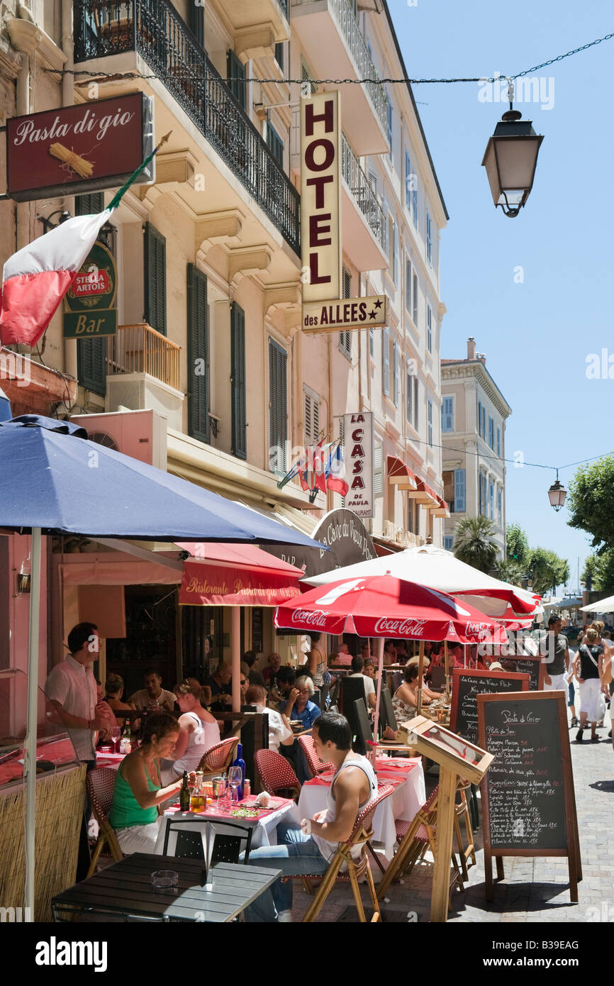 Cafe auf der Rue Emile Negrin direkt an der Rue Meynadier in Les Allees, Cannes, Côte d ' Azur, Provence, Frankreich Stockfoto