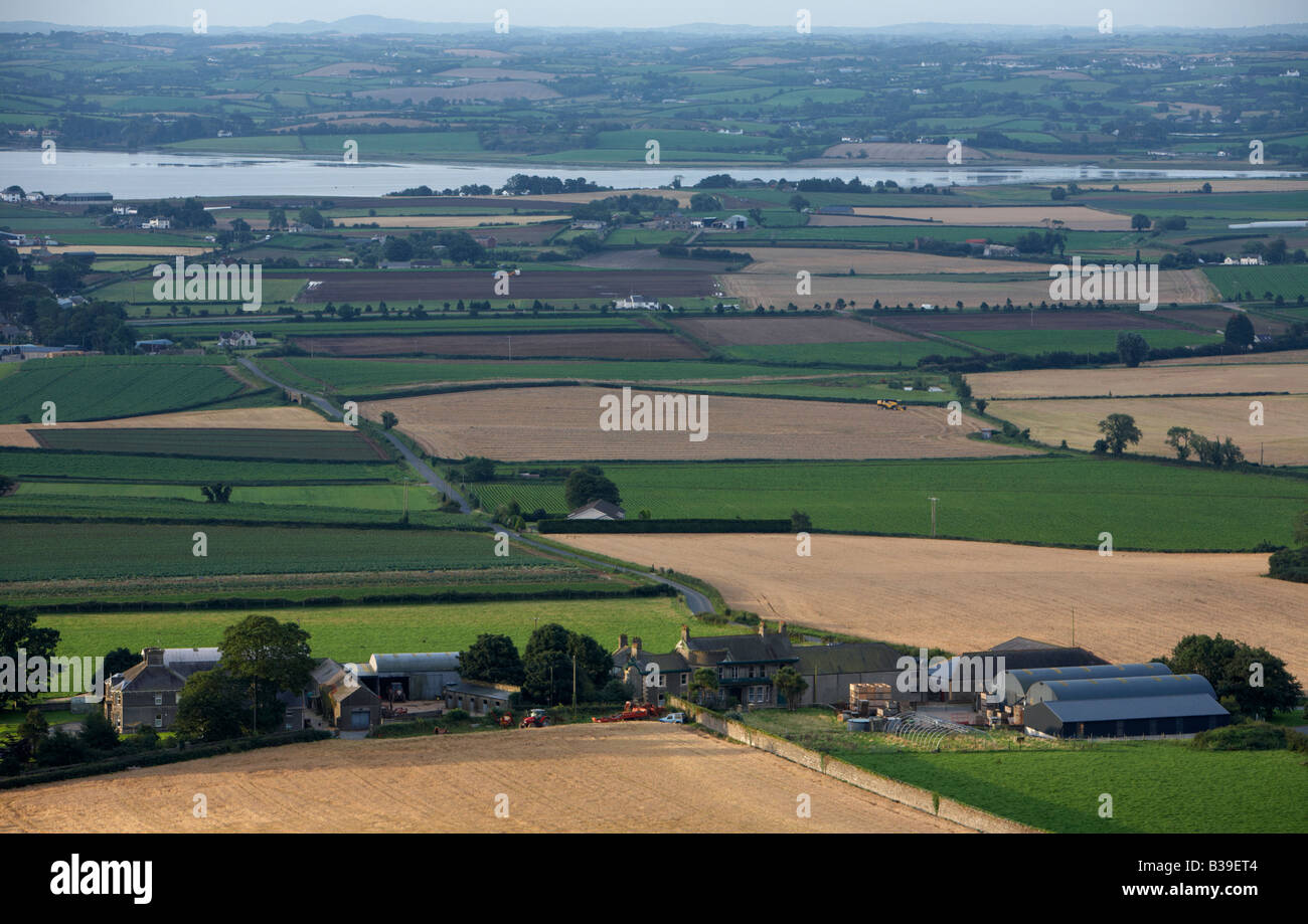 Hügellandschaft mit Feldern und Ackerland in der Nähe von Newtownards Land nach Nordirland Stockfoto