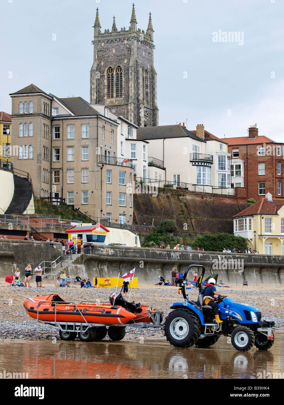 Cromer inshore lifeboat von Strand von Traktor norfolk England Großbritannien ausgestoßen Stockfoto