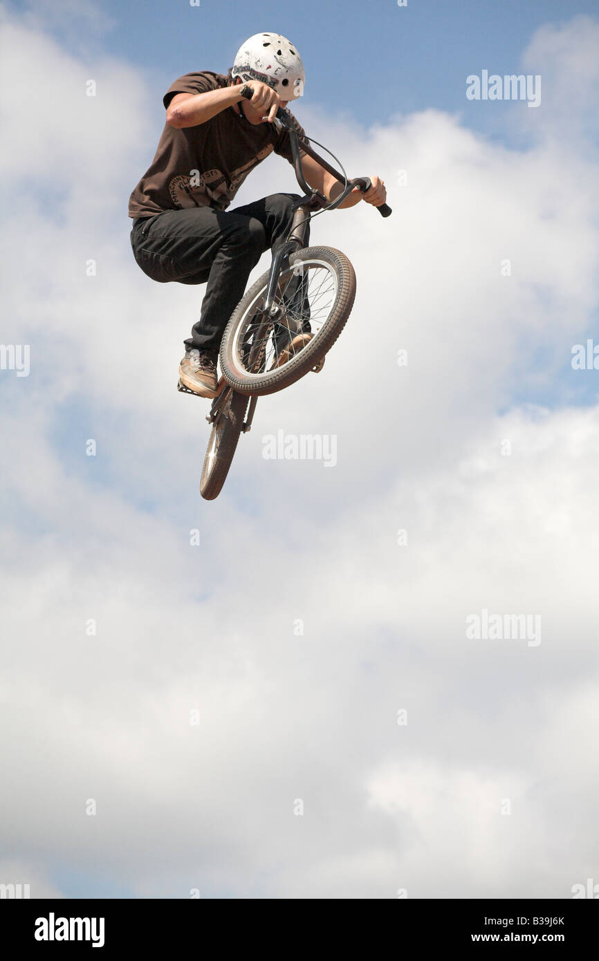 BMX-Fahrer beim Red Bull Imperium von Schmutz Wettbewerb 26. Juli 2008 Devon UK Stockfoto