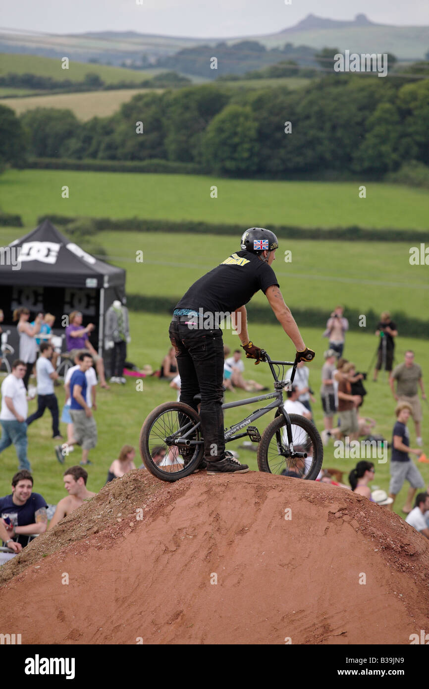 BMX-Fahrer beim Red Bull Imperium von Schmutz Wettbewerb 26. Juli 2008 Devon UK Stockfoto