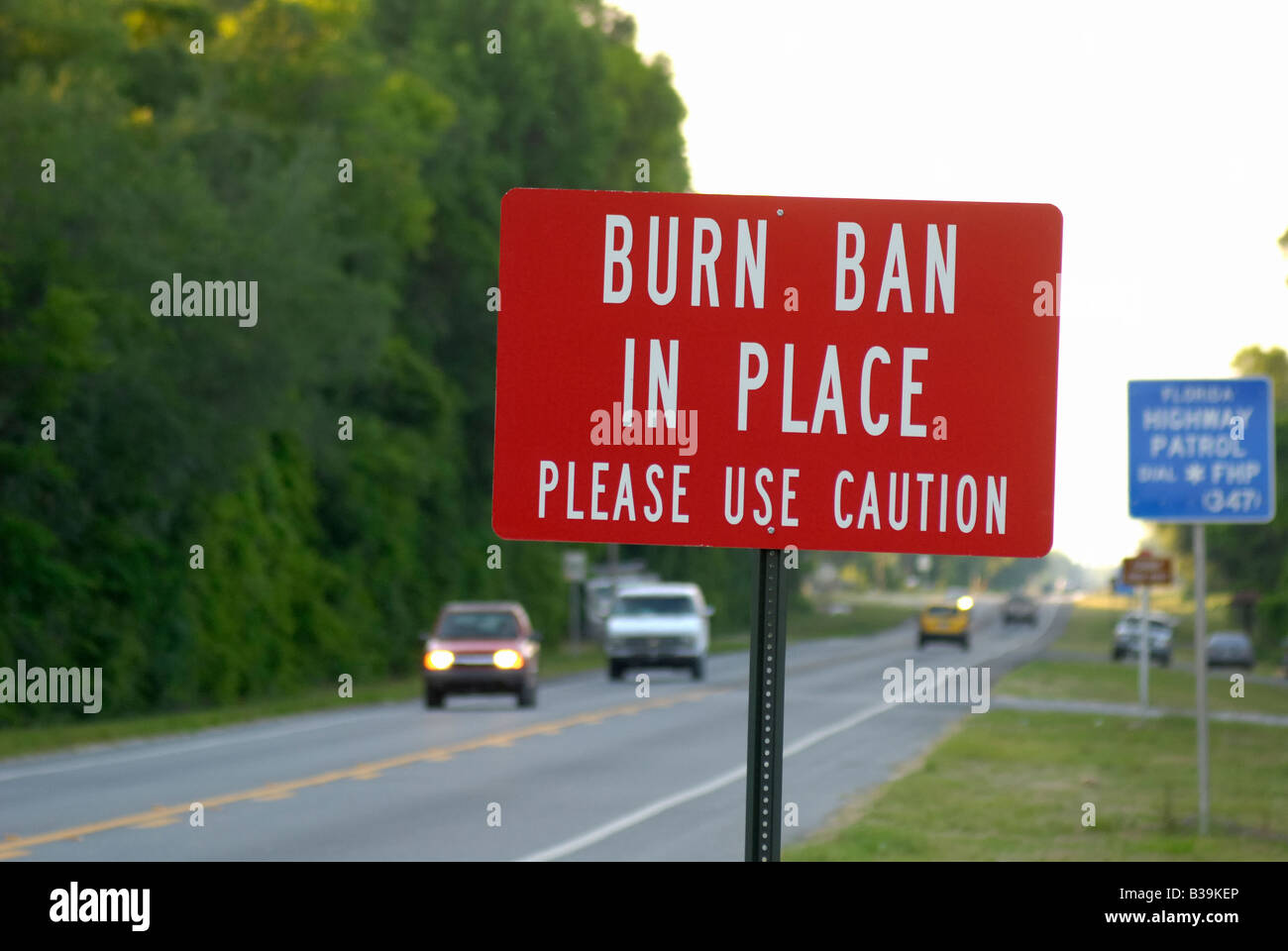 verbrennen Sie Verbot Zeichen North Florida Highway im Zeitraum der hohen Wildfire Gefahr Stockfoto