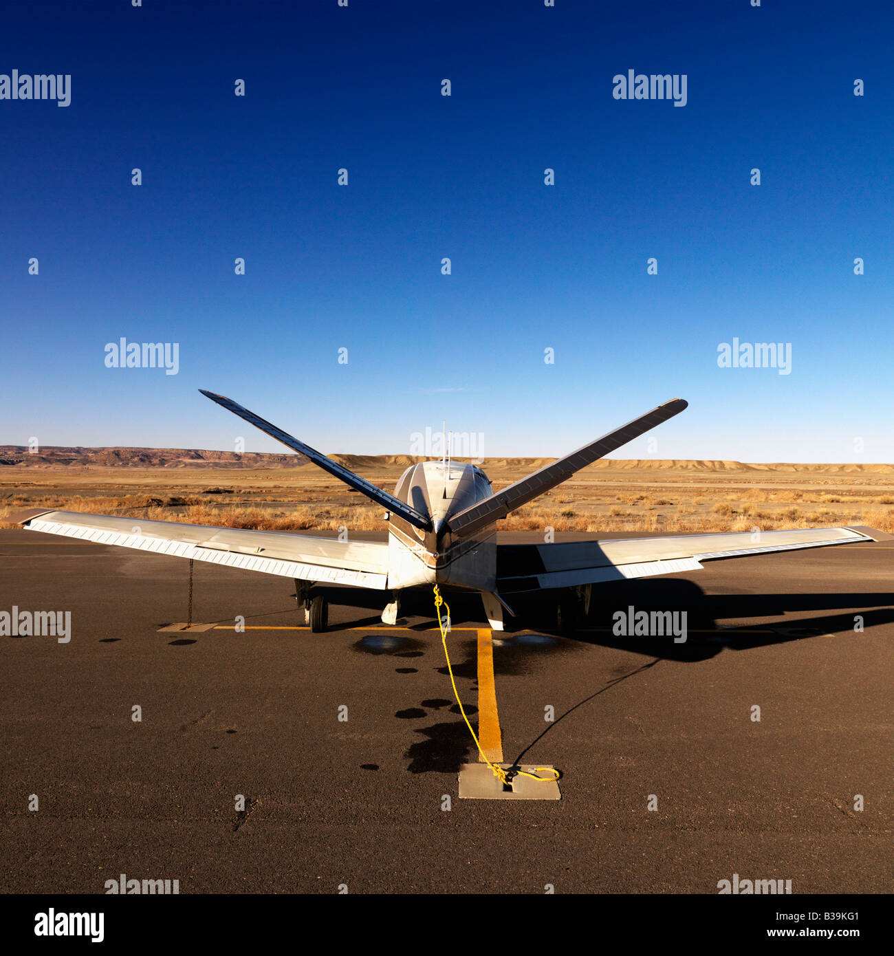 Flugzeug parken auf Asphalt an der Canyonlands Field Airport Utah USA Stockfoto