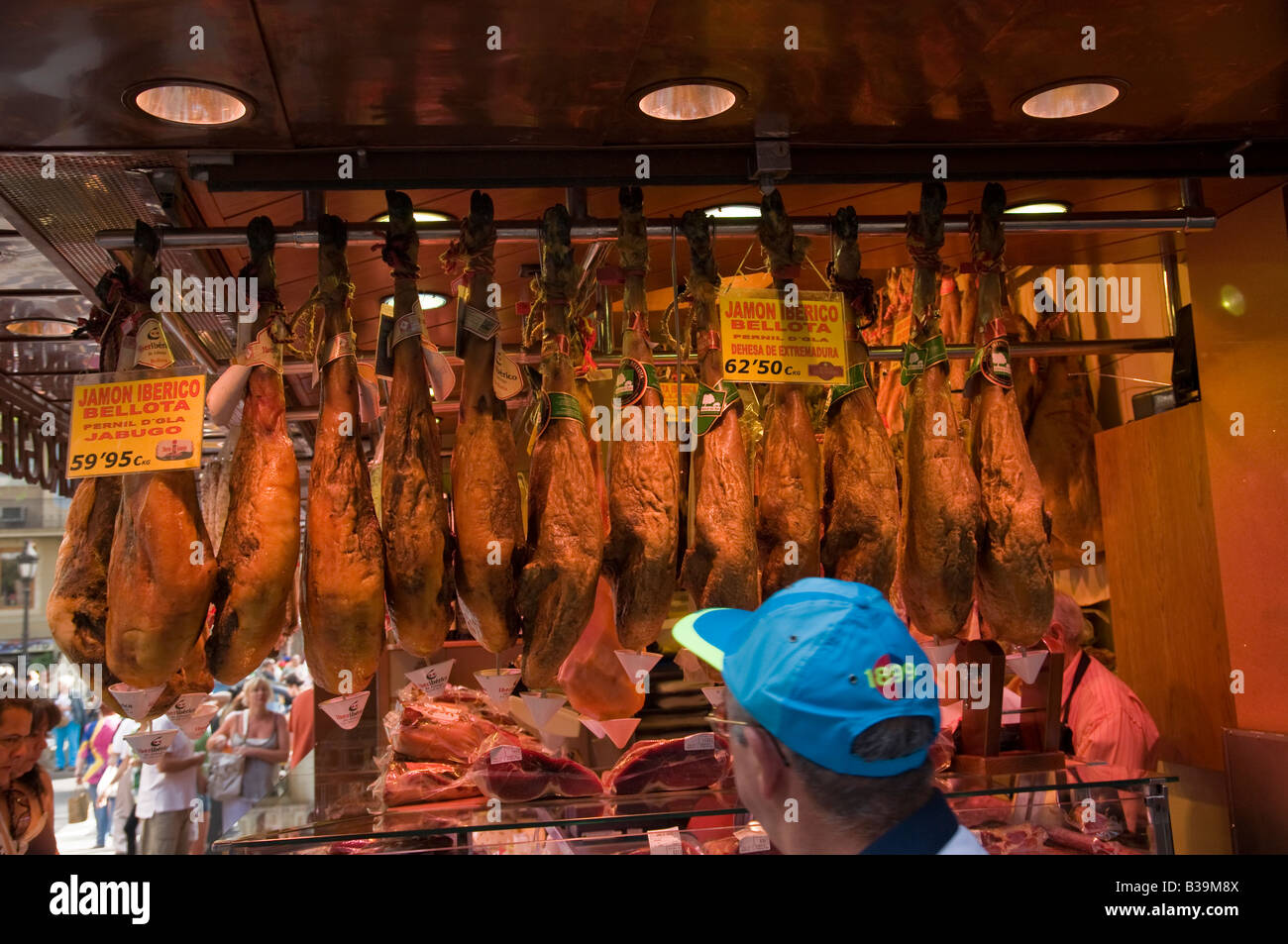 Schinken-Stand.  Boquería-Markt.  Barcelona. Stockfoto