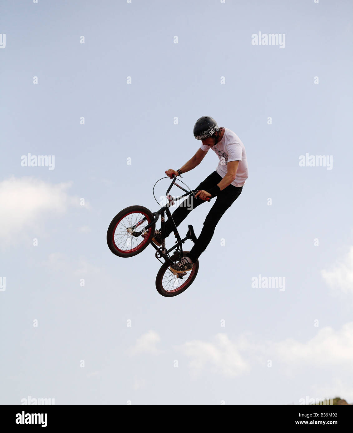 BMX-Fahrer beim Red Bull Imperium von Schmutz Wettbewerb 26. Juli 2008 Devon UK Stockfoto