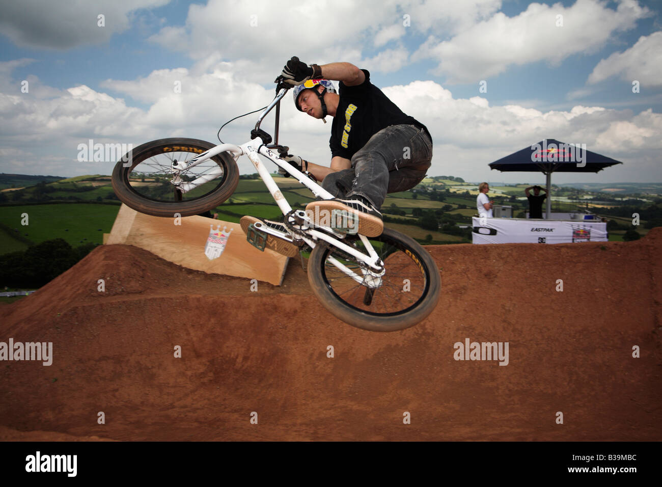 BMX-Fahrer beim Red Bull Imperium von Schmutz Wettbewerb 26. Juli 2008 Devon UK Stockfoto