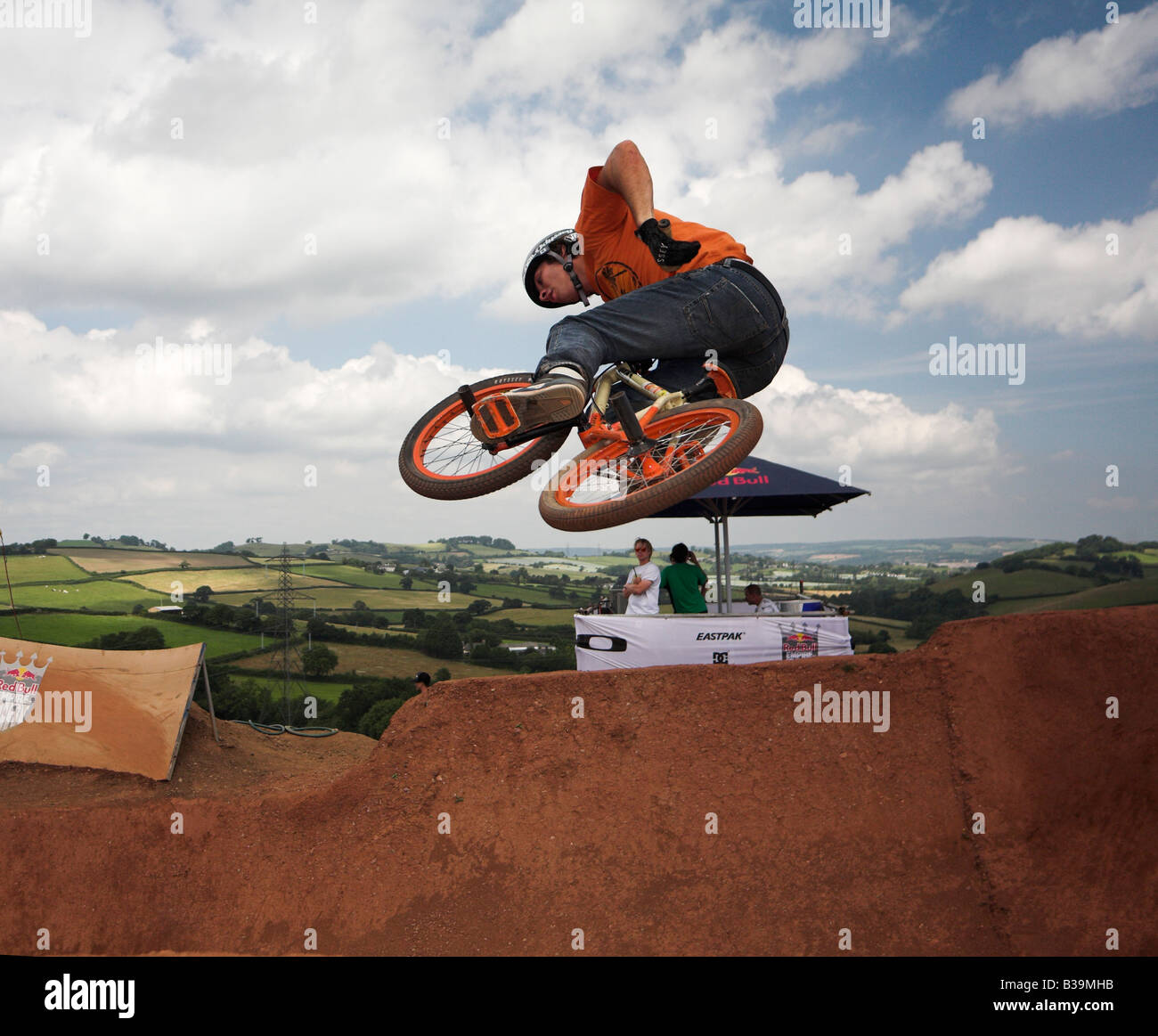 BMX-Fahrer beim Red Bull Imperium von Schmutz Wettbewerb 26. Juli 2008 Devon UK Stockfoto