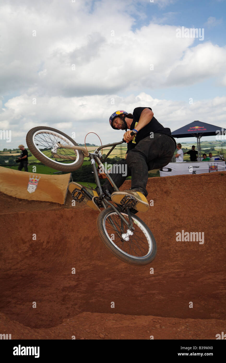 BMX-Fahrer beim Red Bull Imperium von Schmutz Wettbewerb 26. Juli 2008 Devon UK Stockfoto