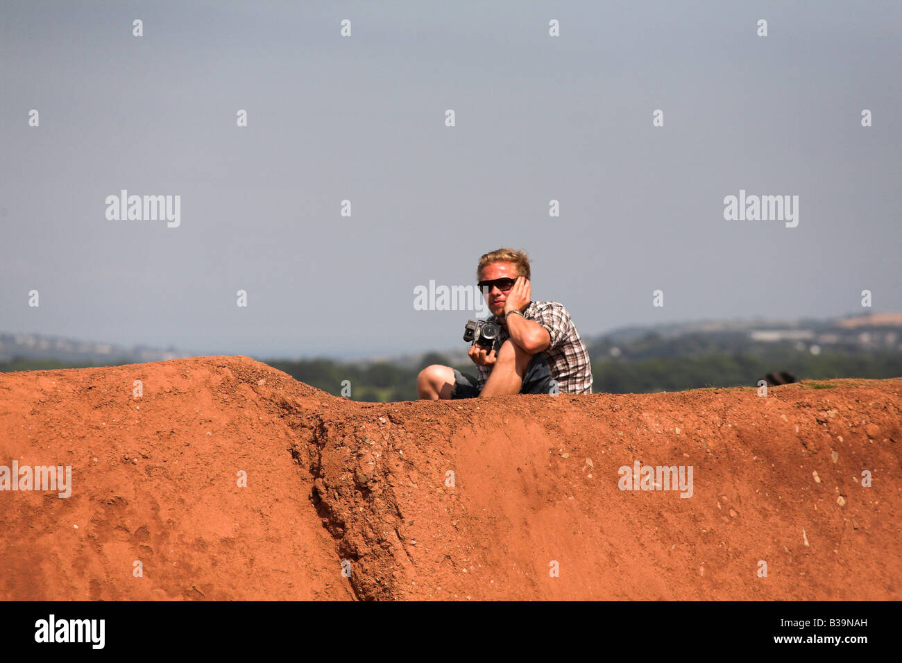 Mann-Fotograf der BMX bei Red Bull Empire von Schmutz Wettbewerb 26. Juli 2008 Devon UK Stockfoto