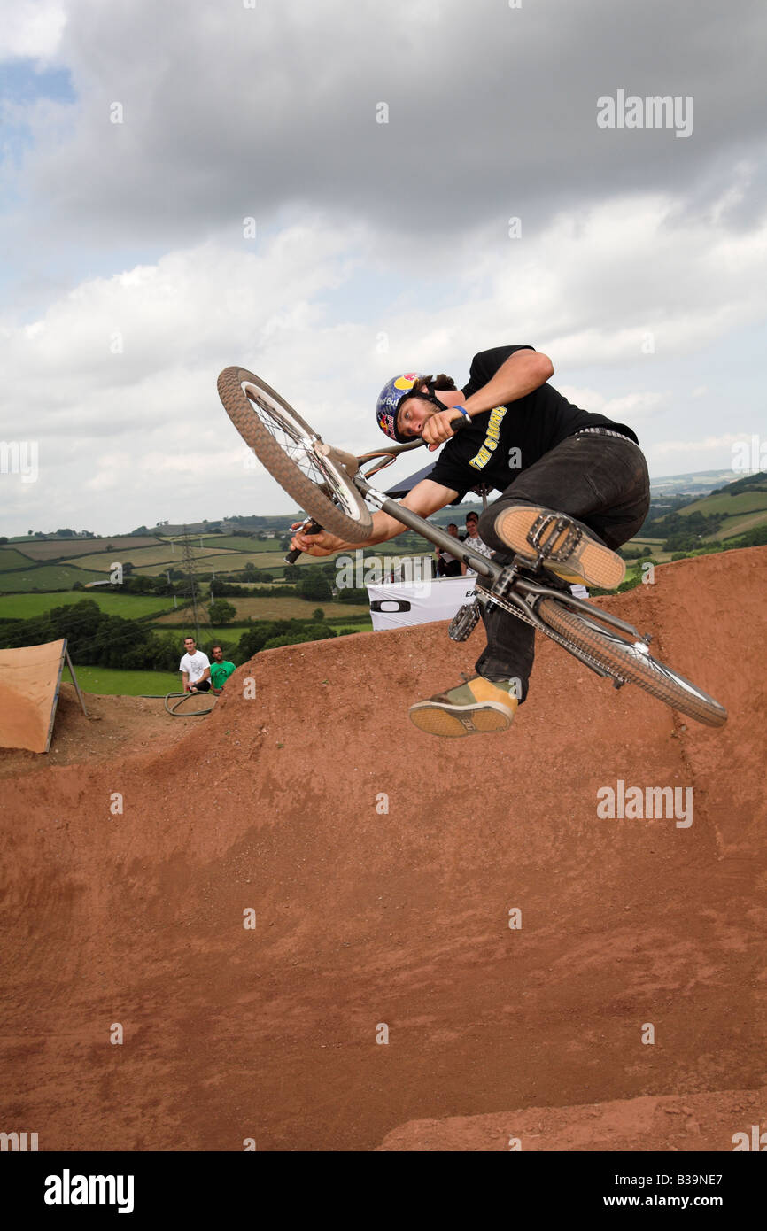 BMX-Fahrer beim Red Bull Imperium von Schmutz Wettbewerb 26. Juli 2008 Devon UK Stockfoto