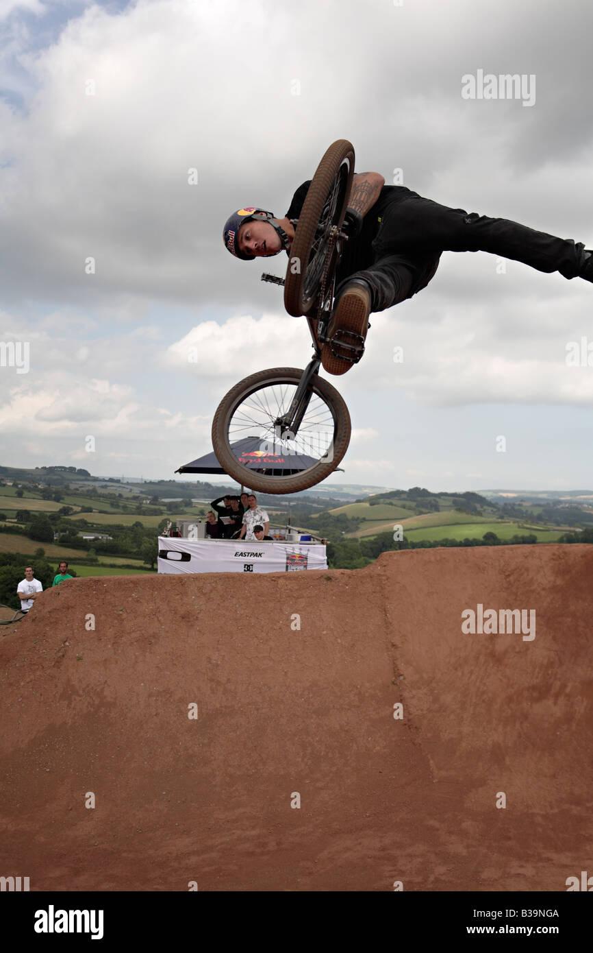 BMX-Fahrer beim Red Bull Imperium von Schmutz Wettbewerb 26. Juli 2008 Devon UK Stockfoto
