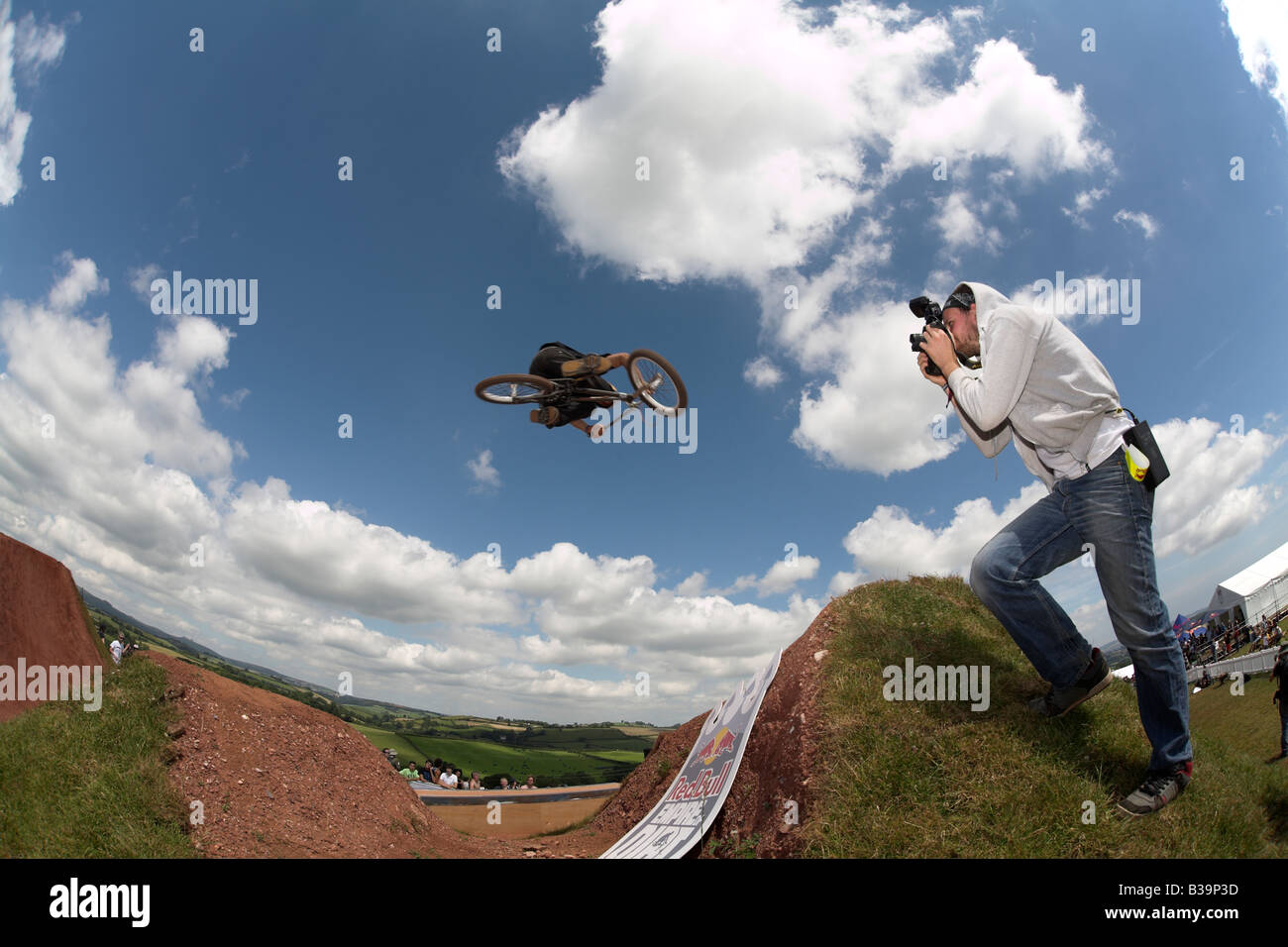 BMX-Fahrer beim Red Bull Imperium von Schmutz Wettbewerb 26. Juli 2008 Devon UK Stockfoto