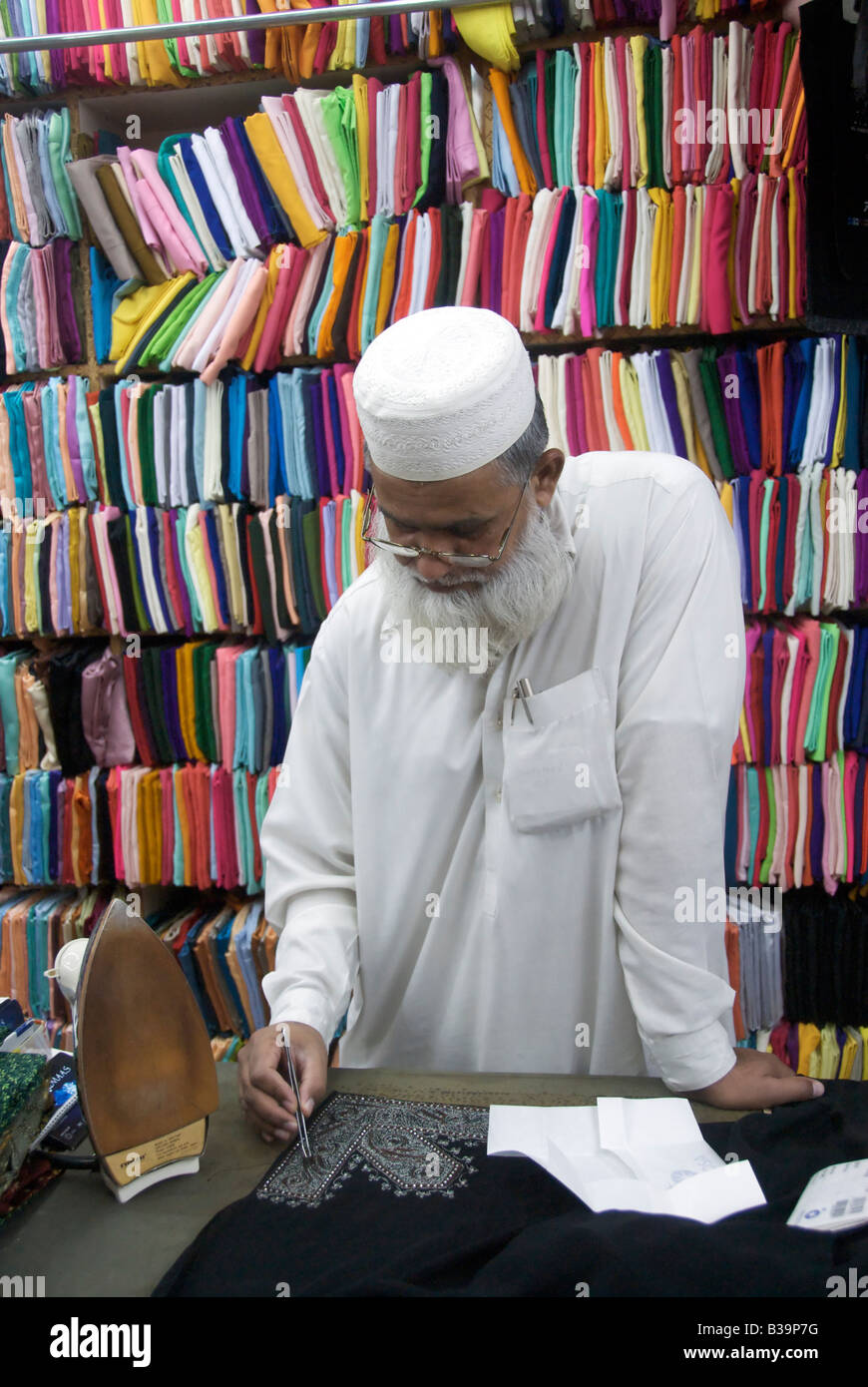 Dress Maker Sticken Habaya alte Souk Mutrah Muscat Oman Stockfoto