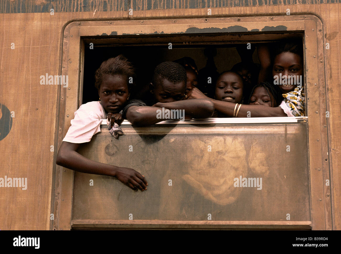 "TOUBA, AFRIKAS WENIG MEKKA" ZUGPASSAGIERE, 1996 Stockfoto