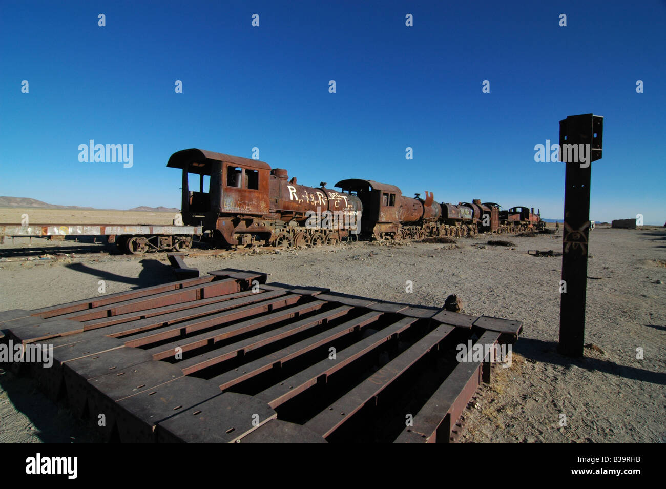 Zug-Friedhof in Uyuni, Bolivien. Stockfoto