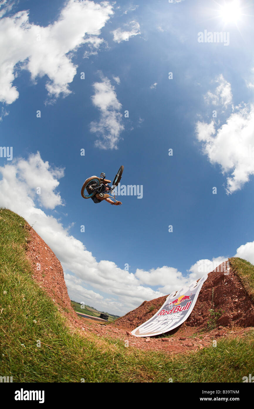 BMX-Fahrer beim Red Bull Imperium von Schmutz Wettbewerb 26. Juli 2008 Devon UK Stockfoto