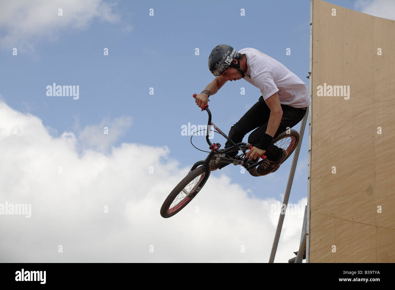 BMX-Fahrer beim Red Bull Imperium von Schmutz Wettbewerb 26. Juli 2008 Devon UK Stockfoto