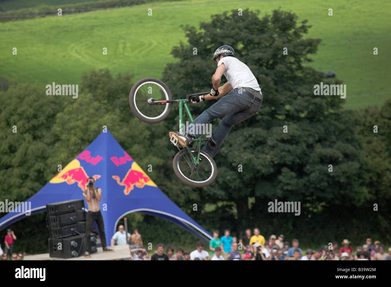 BMX-Fahrer beim Red Bull Imperium von Schmutz Wettbewerb 26. Juli 2008 Devon UK Stockfoto