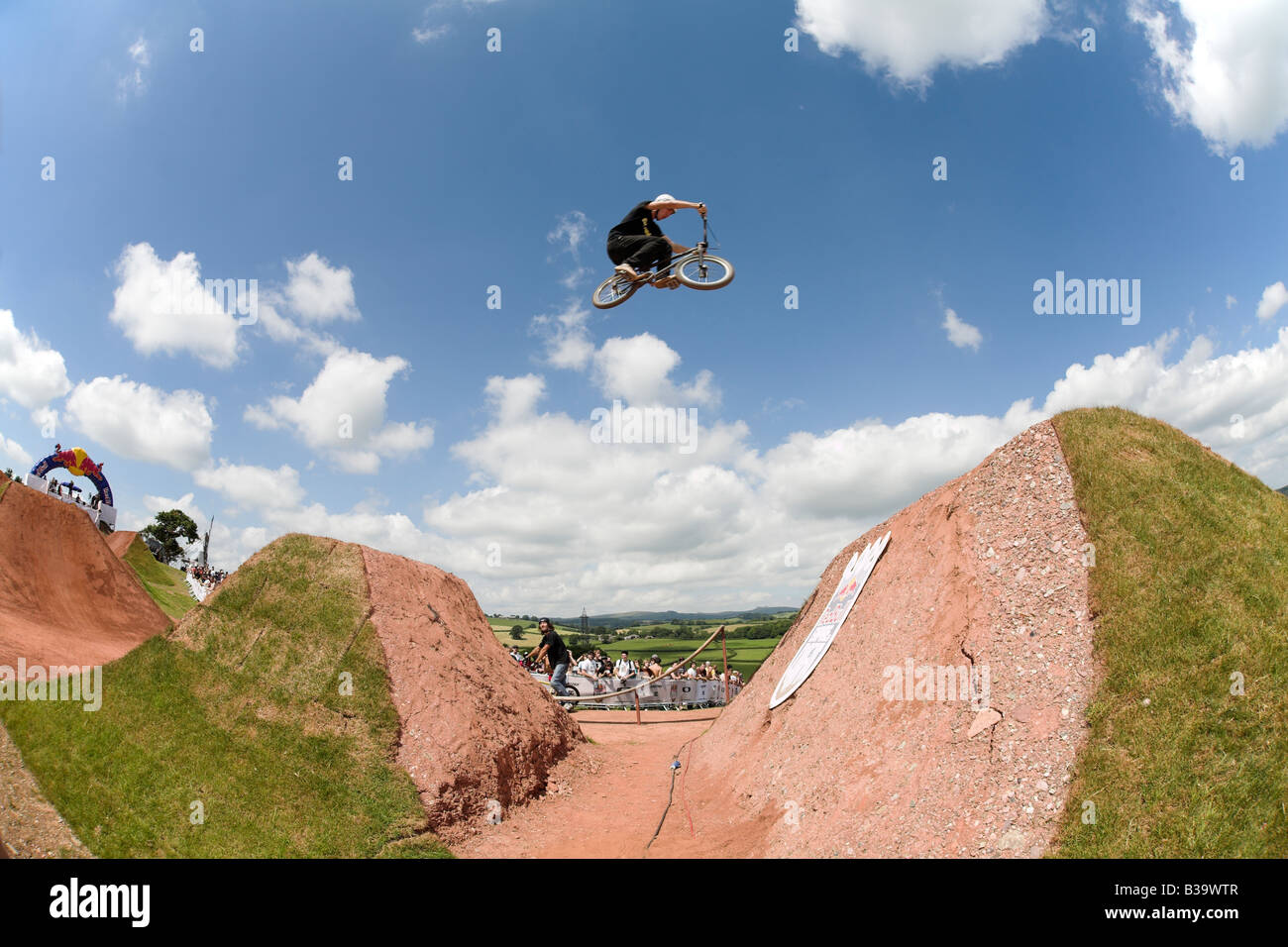 BMX-Fahrer beim Red Bull Imperium von Schmutz Wettbewerb 26. Juli 2008 Devon UK Stockfoto