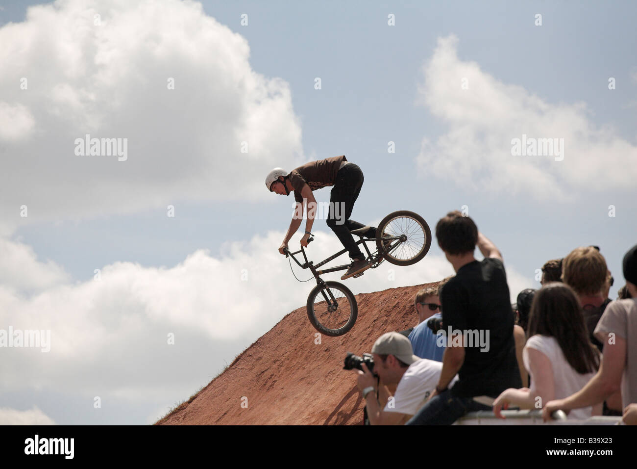 BMX-Fahrer beim Red Bull Imperium von Schmutz Wettbewerb 26. Juli 2008 Devon UK Stockfoto