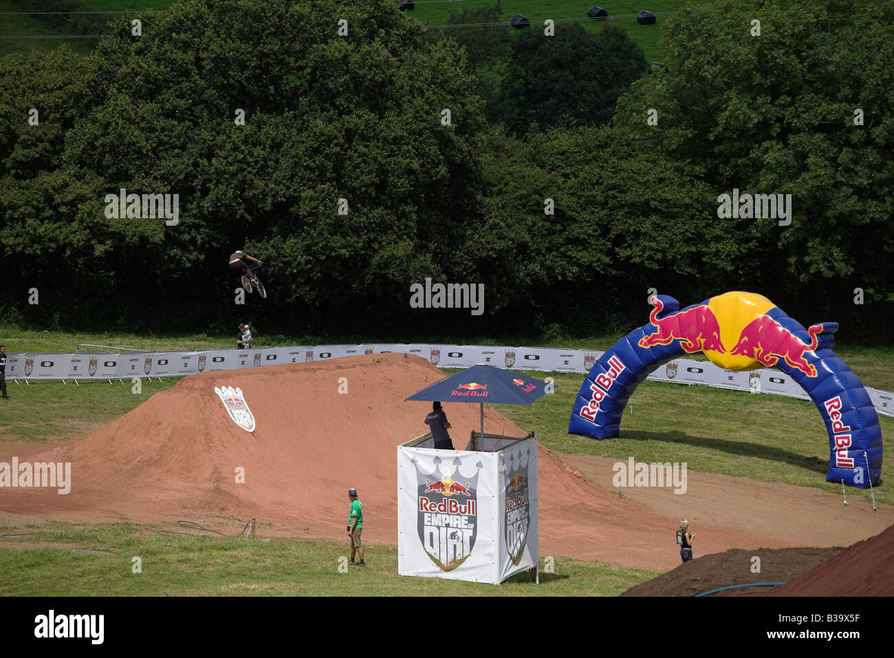 BMX-Fahrer beim Red Bull Imperium von Schmutz Wettbewerb 26. Juli 2008 Devon UK Stockfoto