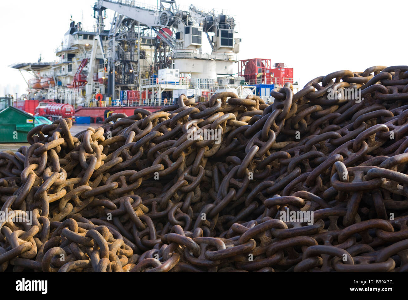 Ein Haufen von nautischen Kette an den Docks im Hafen von Aberdeen, Aberdeenshire, Schottland Stockfoto