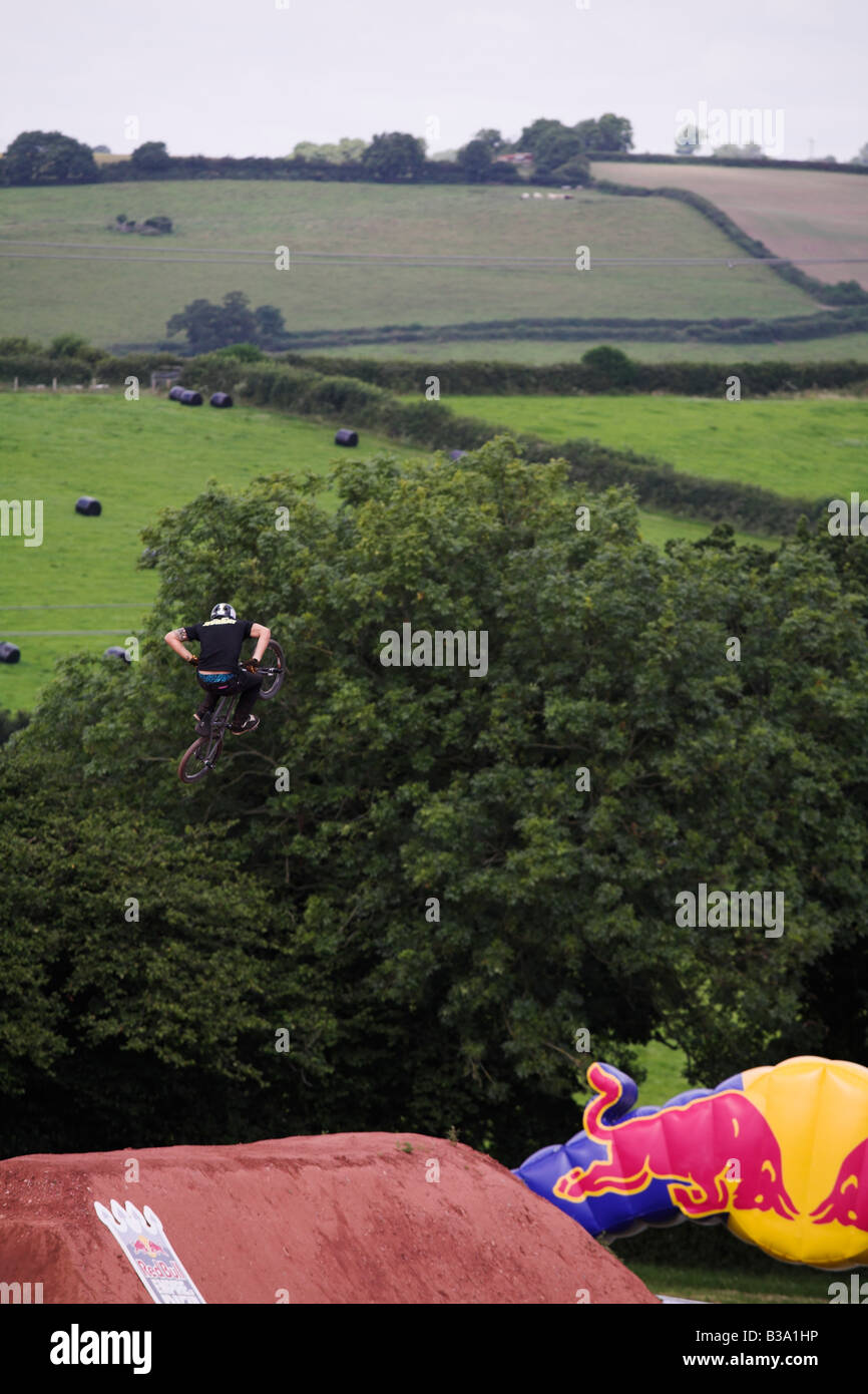 BMX-Fahrer beim Red Bull Imperium von Schmutz Wettbewerb 26. Juli 2008 Devon UK Stockfoto