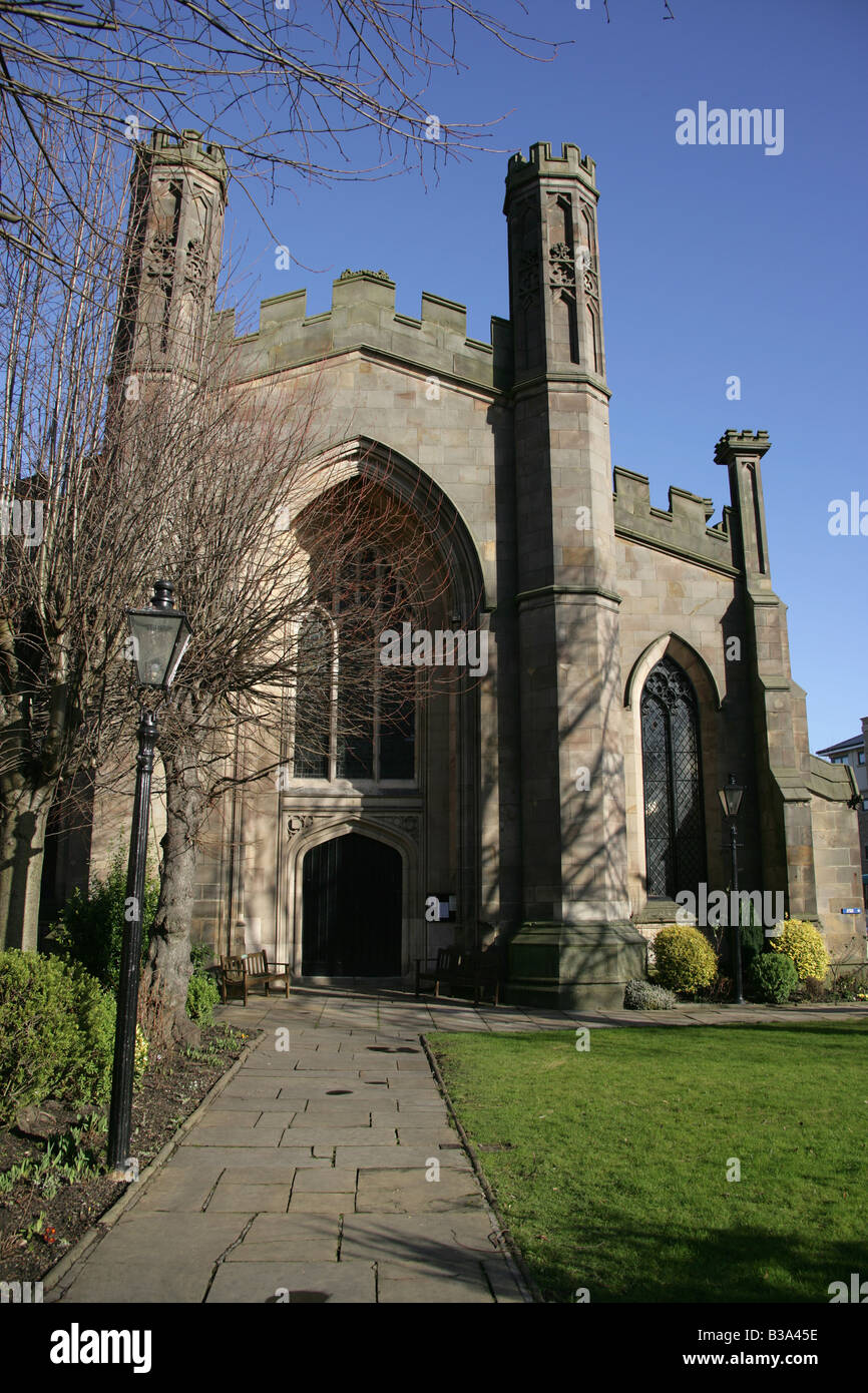 Stadt von Derby, England. Sir Francis Goodwin entworfen neugotischen Architektur St. Johannes Evangelist-Kirche. Stockfoto