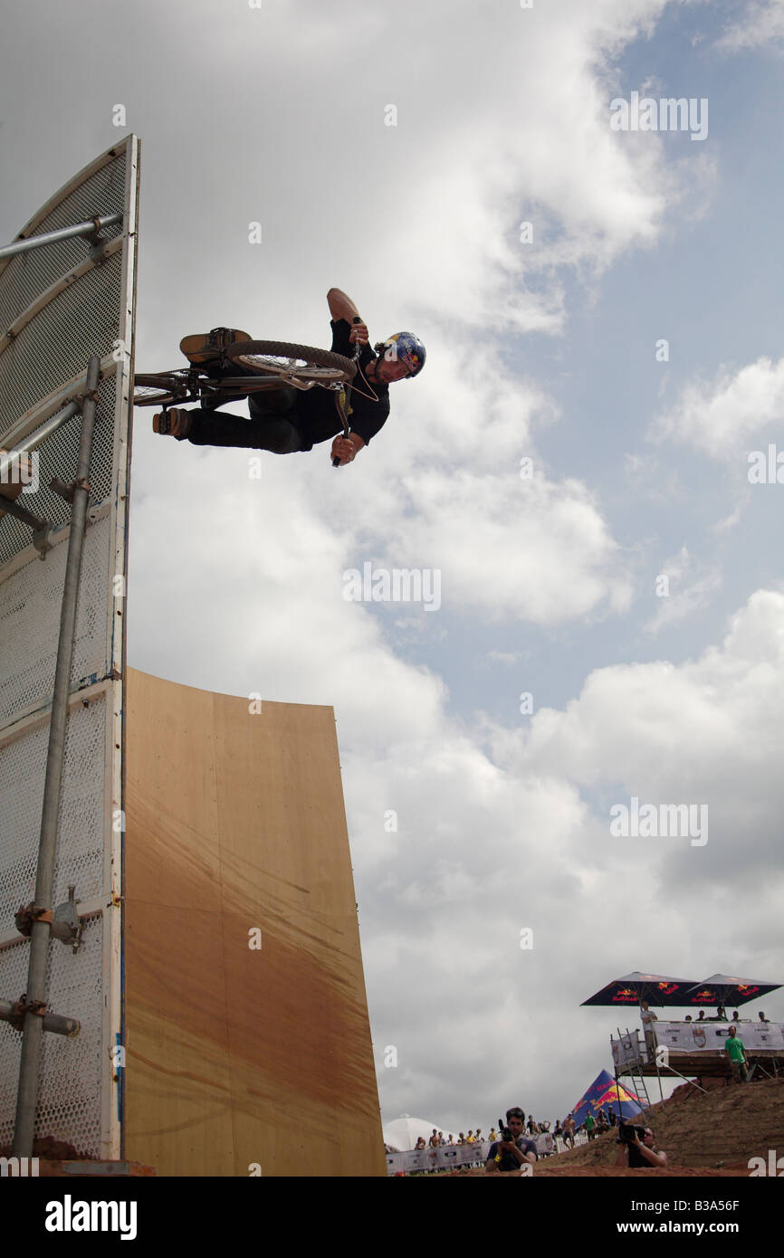 BMX-Fahrer beim Red Bull Imperium von Schmutz Wettbewerb 26. Juli 2008 Devon UK Stockfoto