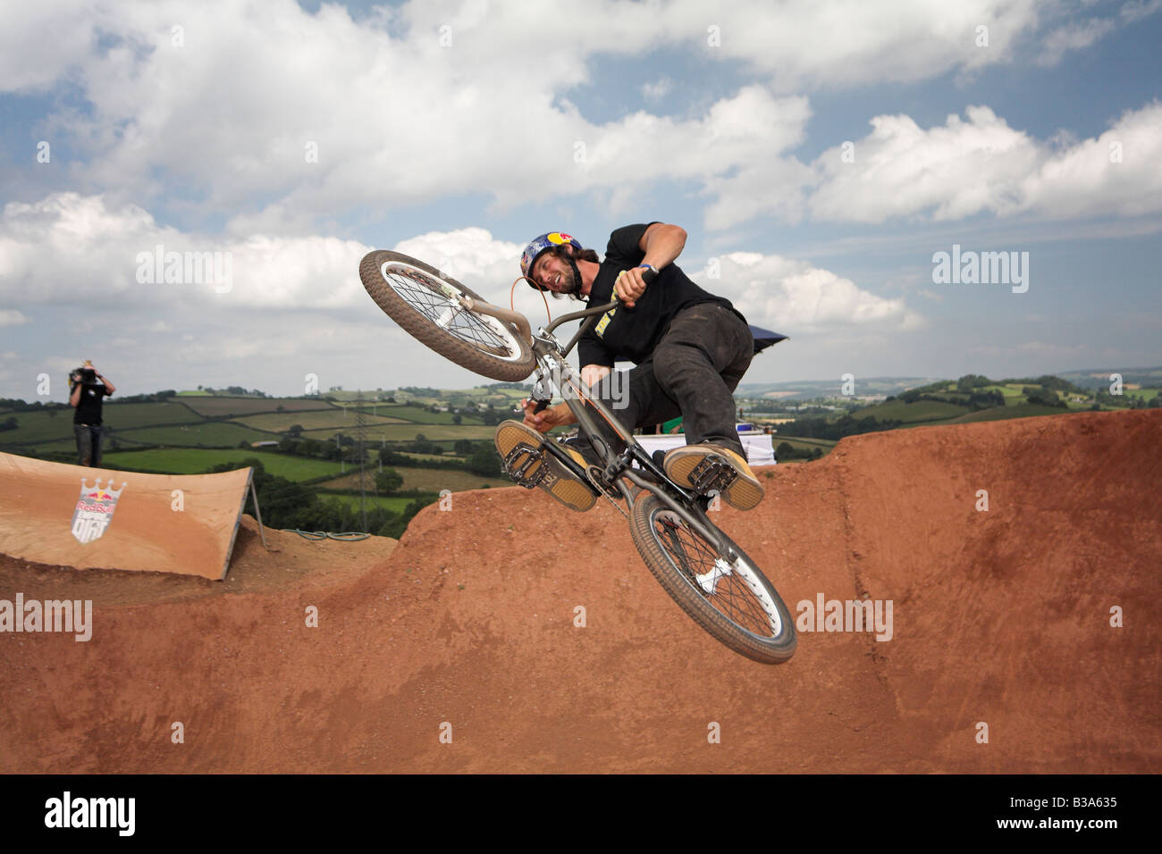 BMX-Fahrer beim Red Bull Imperium von Schmutz Wettbewerb 26. Juli 2008 Devon UK Stockfoto