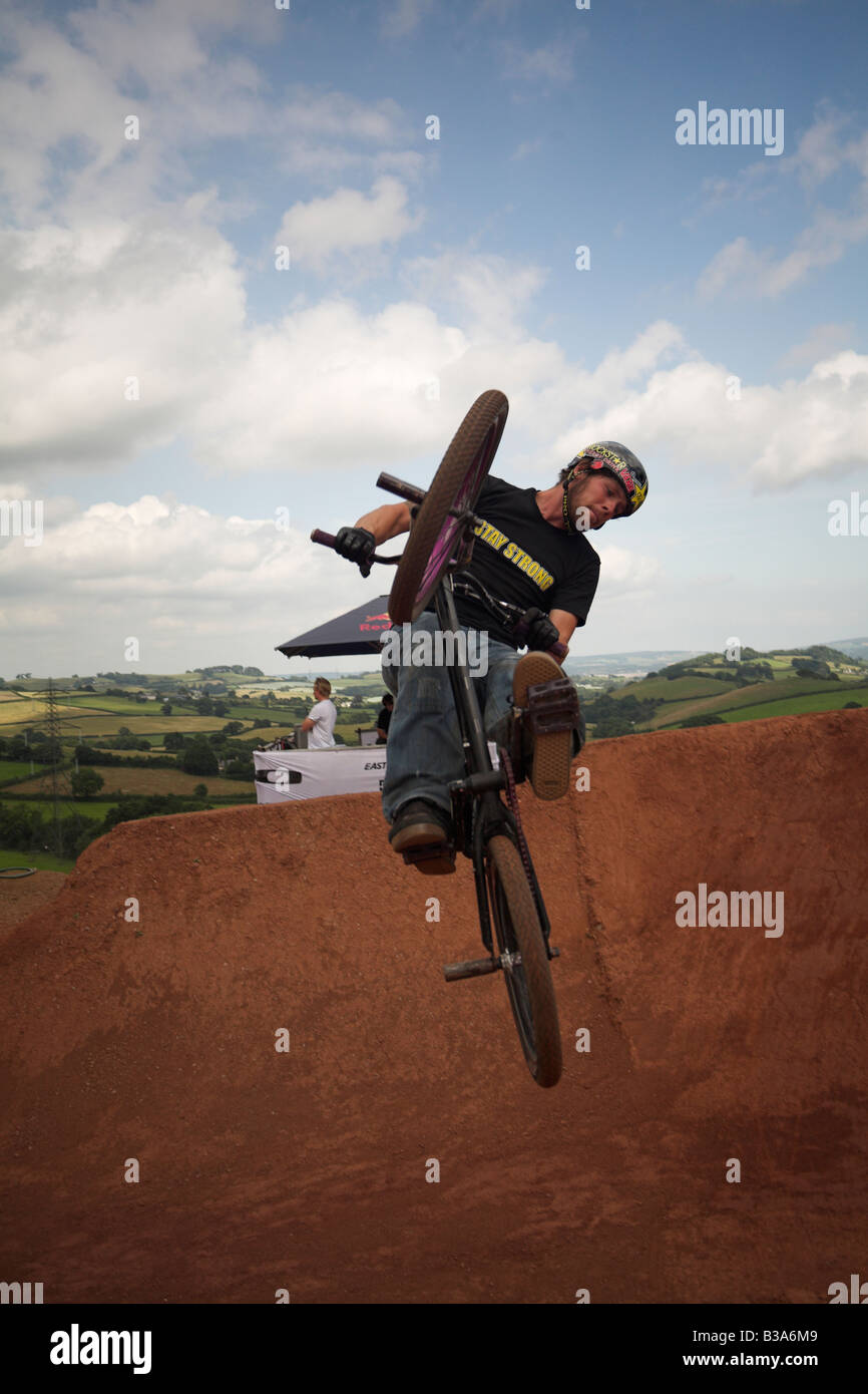BMX-Fahrer beim Red Bull Imperium von Schmutz Wettbewerb 26. Juli 2008 Devon UK Stockfoto