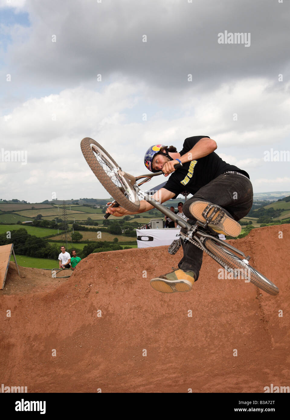 BMX-Fahrer beim Red Bull Imperium von Schmutz Wettbewerb 26. Juli 2008 Devon UK Stockfoto