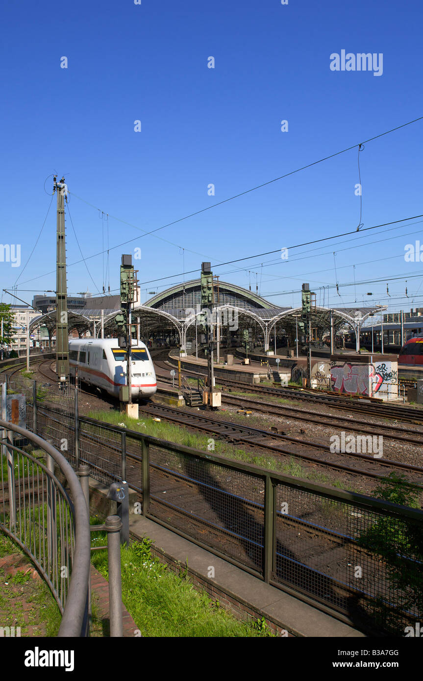 Bahnhof in der Nähe von Kölner Dom (1248 – 1880), Köln, Deutschland Stockfoto