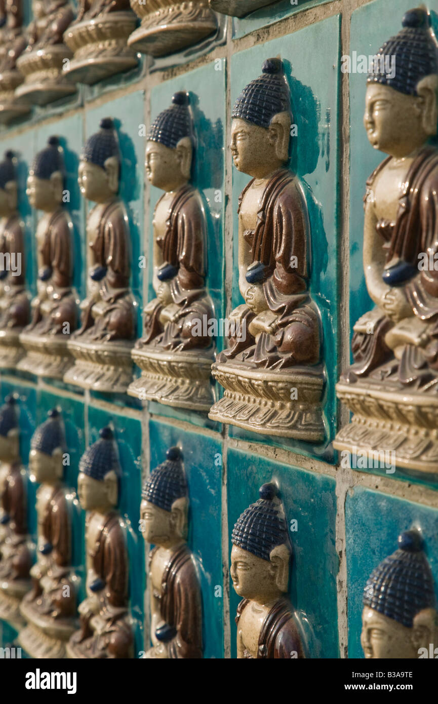 China, Peking, Xicheng District, Behai Park, mehrere Buddhas auf dem Yongan Tempel Stockfoto