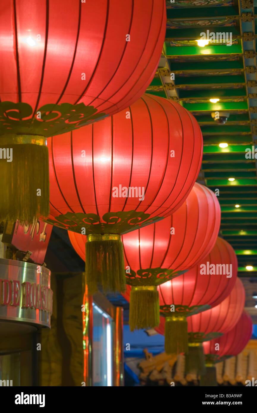 China, Peking, Chaoyang District, rote Laternen von Quanjude Duck Restaurant off Wangfujing Dajie Stockfoto