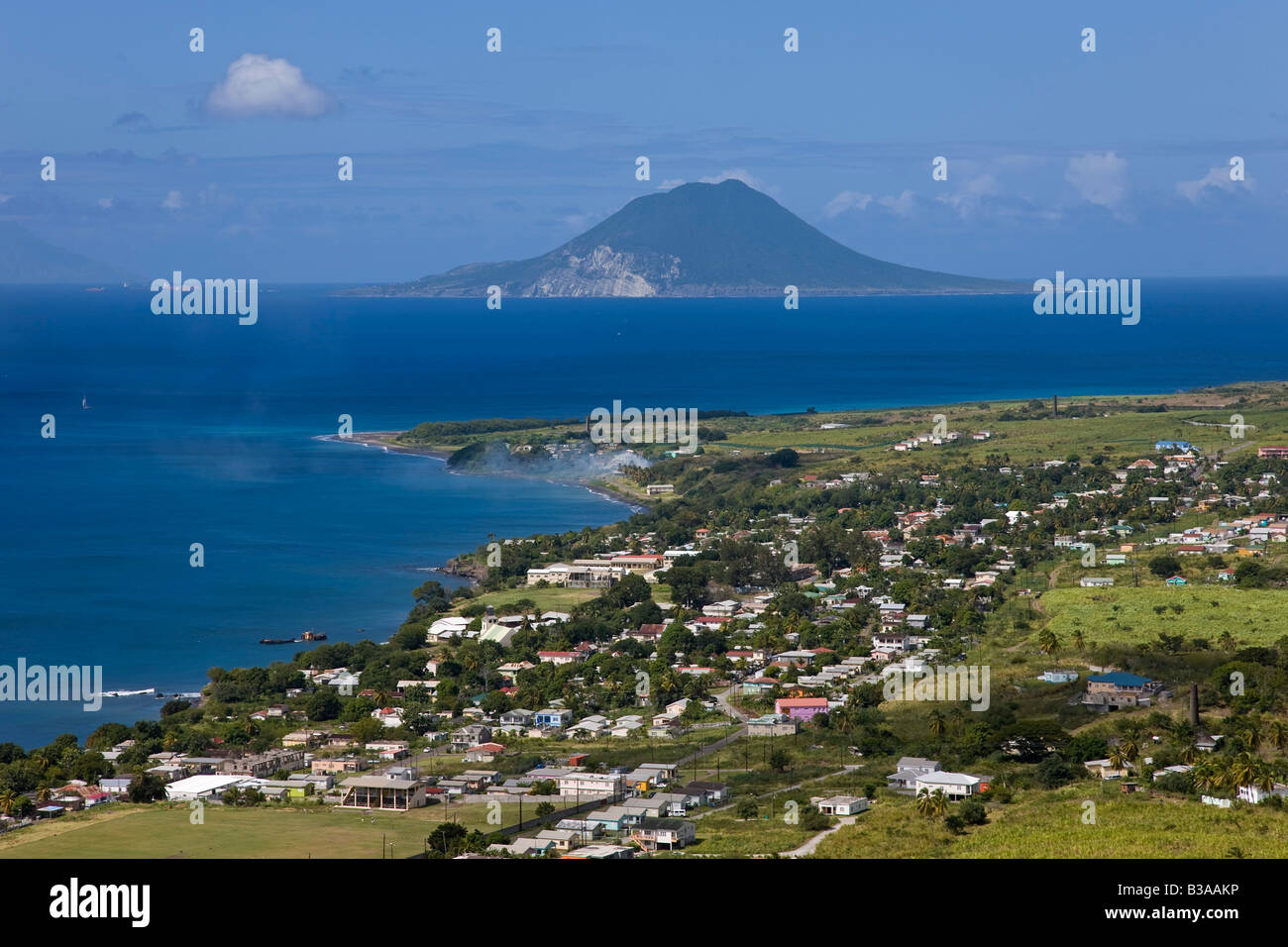 Karibik, St. Kitts und Nevis, St. Kitts, erhöhte Ansicht von Brimstone Hill Fortress inc. St. Eustatius Insel Stockfoto