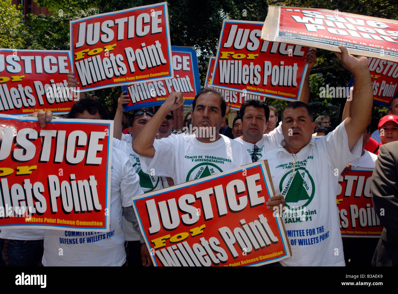 Gegner der Entwicklung im Stadtteil Willets Point im New Yorker Stadtteil Queens stören eine Pressekonferenz Stockfoto
