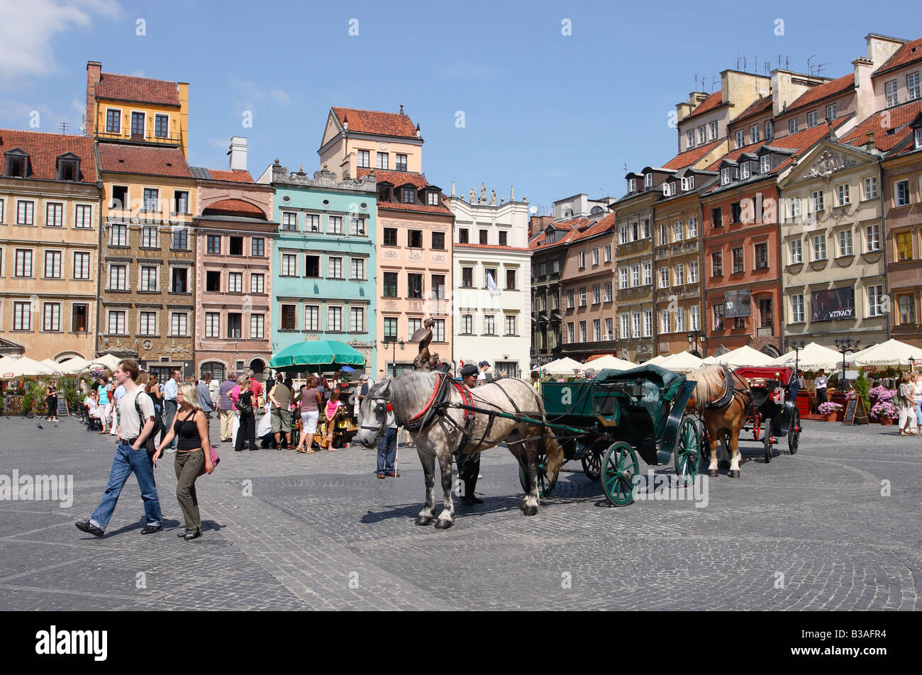 Warschau Polen historischen Altstädter Ring in der Stare Miasto mit Pferdekutsche aufgenommen Sommer 2008 Stockfoto
