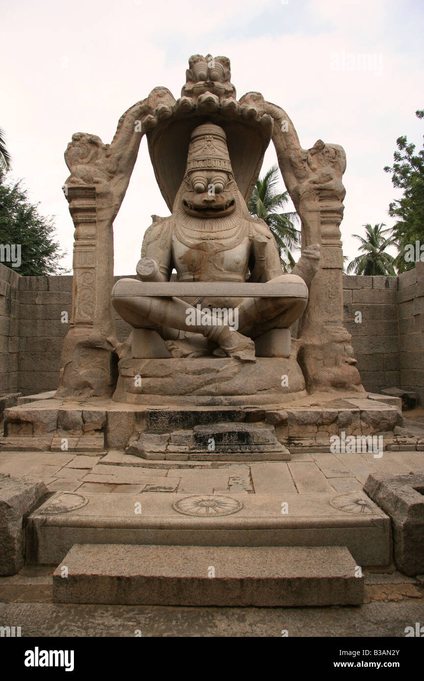 Steinschnitt der vierten Inkarnation von Lord Vishnu in Hampi, Indien. Stockfoto