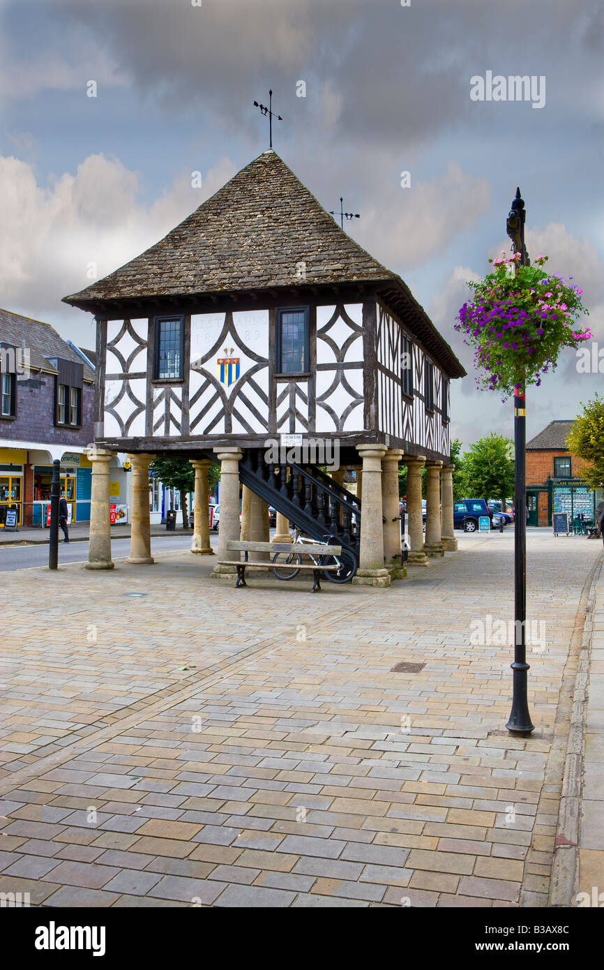 Stadt Hll und Museum Wootton Bassett Wiltshire. Es stützt sich auf fünfzehn Steinsäulen. Stockfoto