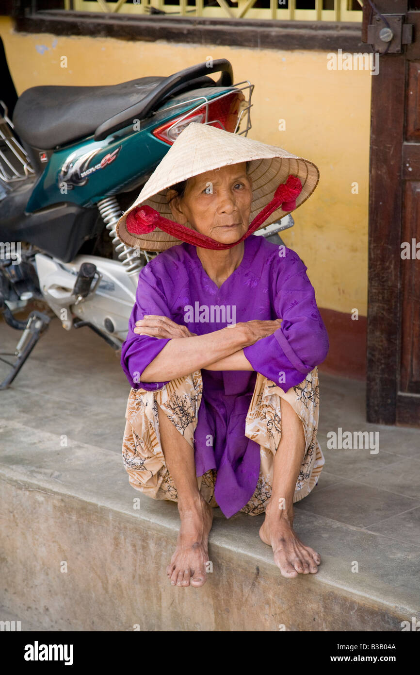 Eine Vietnamesin unbeeindruckt mit dem Fotografen Stockfoto