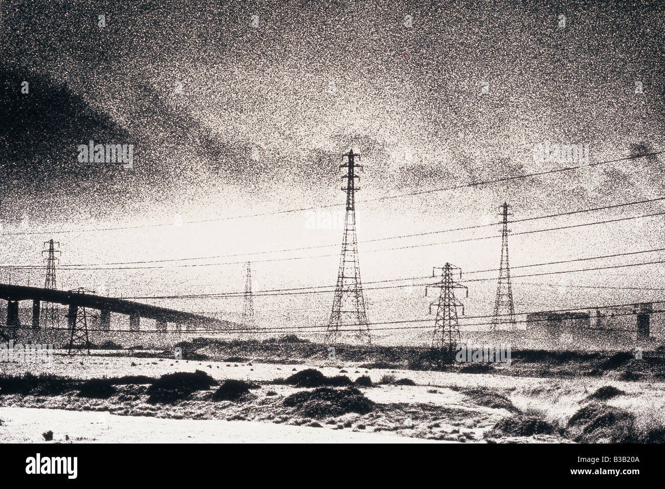Industrielandschaft mit M5 Brücke und Power Kabel und Masten, Avonmouth, Bristol, England, Großbritannien Stockfoto