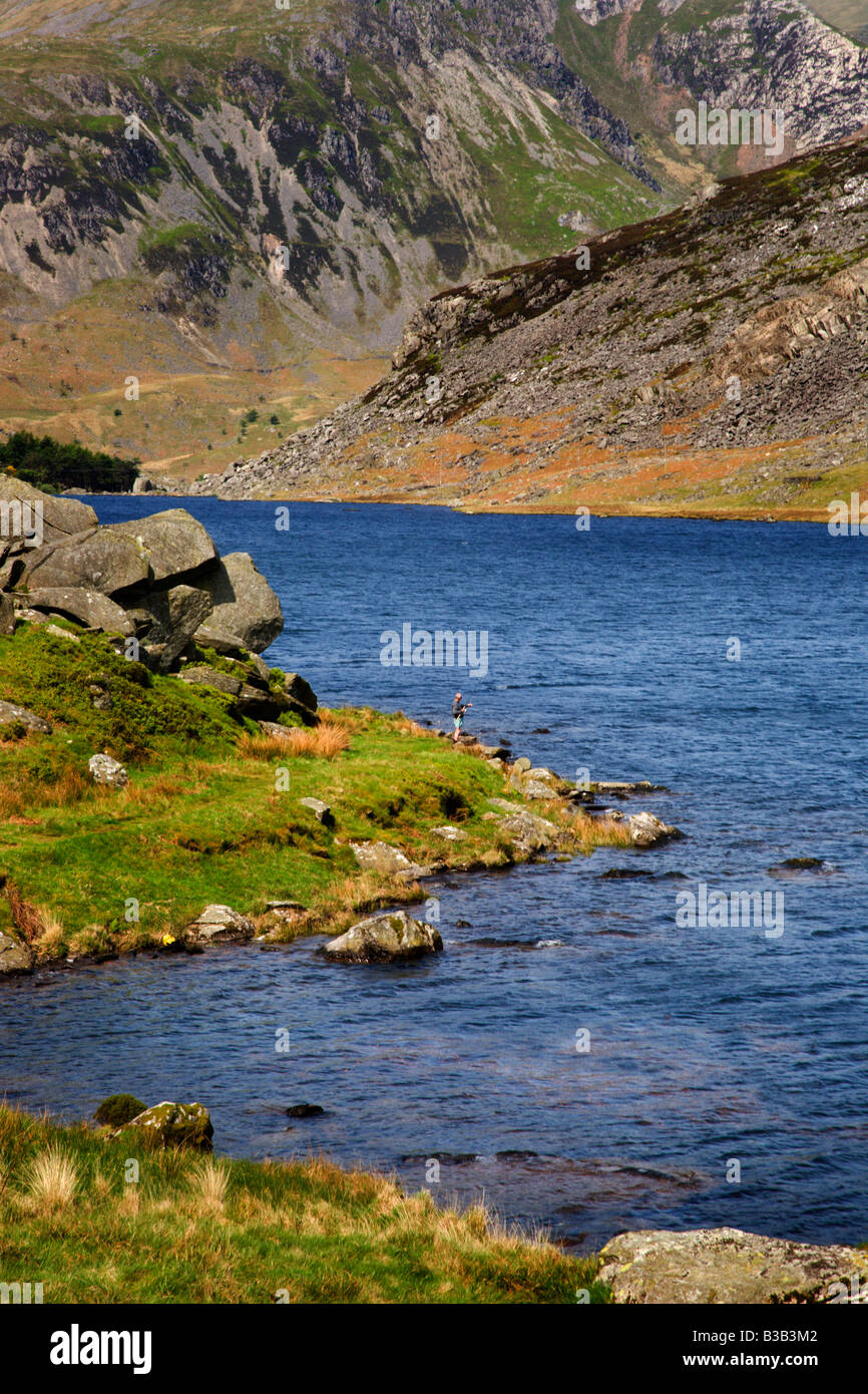 Angeln am Llyn Ogwen Gwynedd Wales Stockfoto