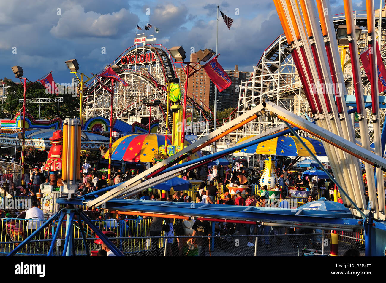 Astroland Park, Coney Island New York, einschließlich der berühmten Cyclone-Achterbahn Stockfoto