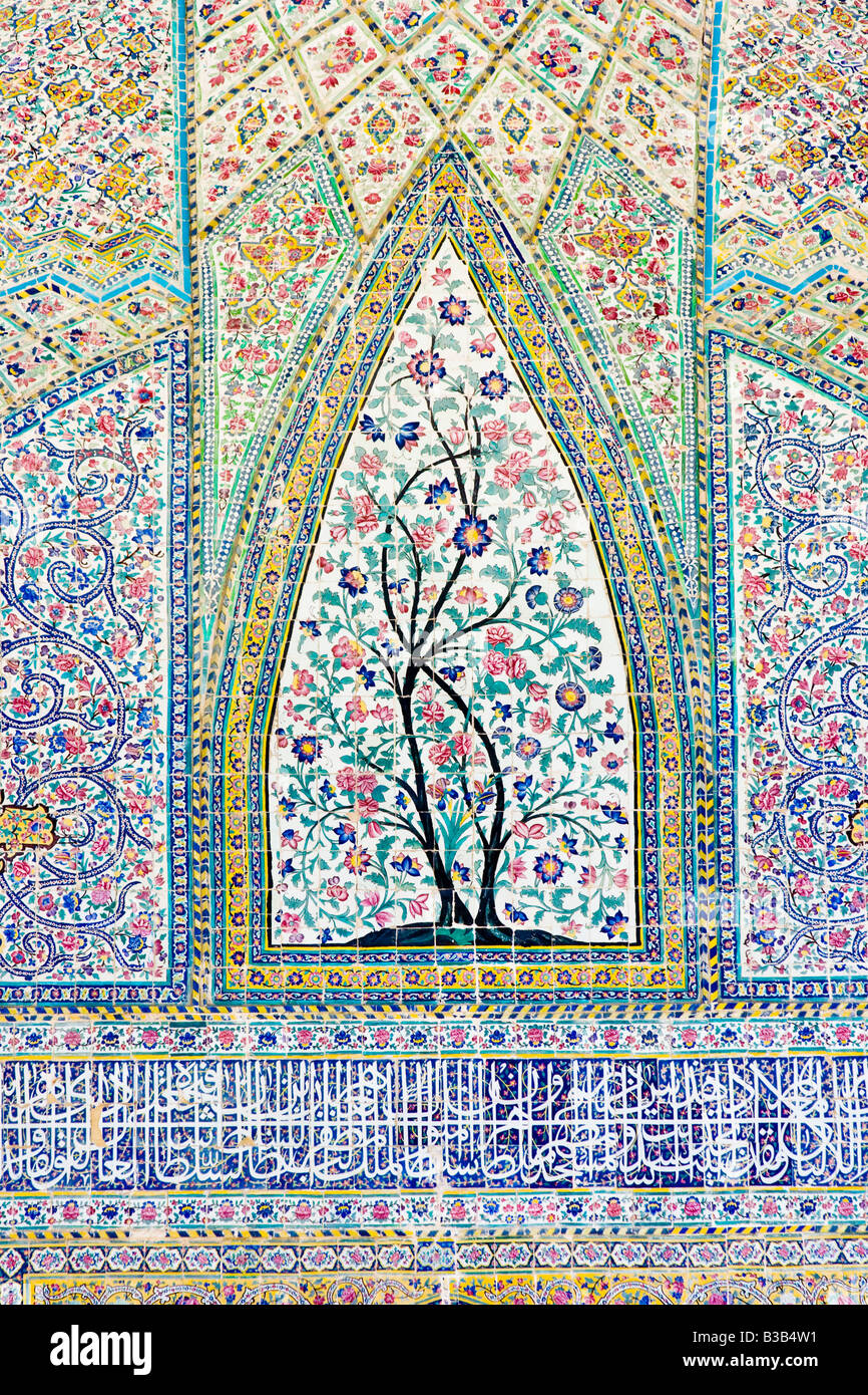 Kunstvolle Dekoration im Inneren Masjid Vakil oder Regents Moschee in Schiraz Iran Stockfoto