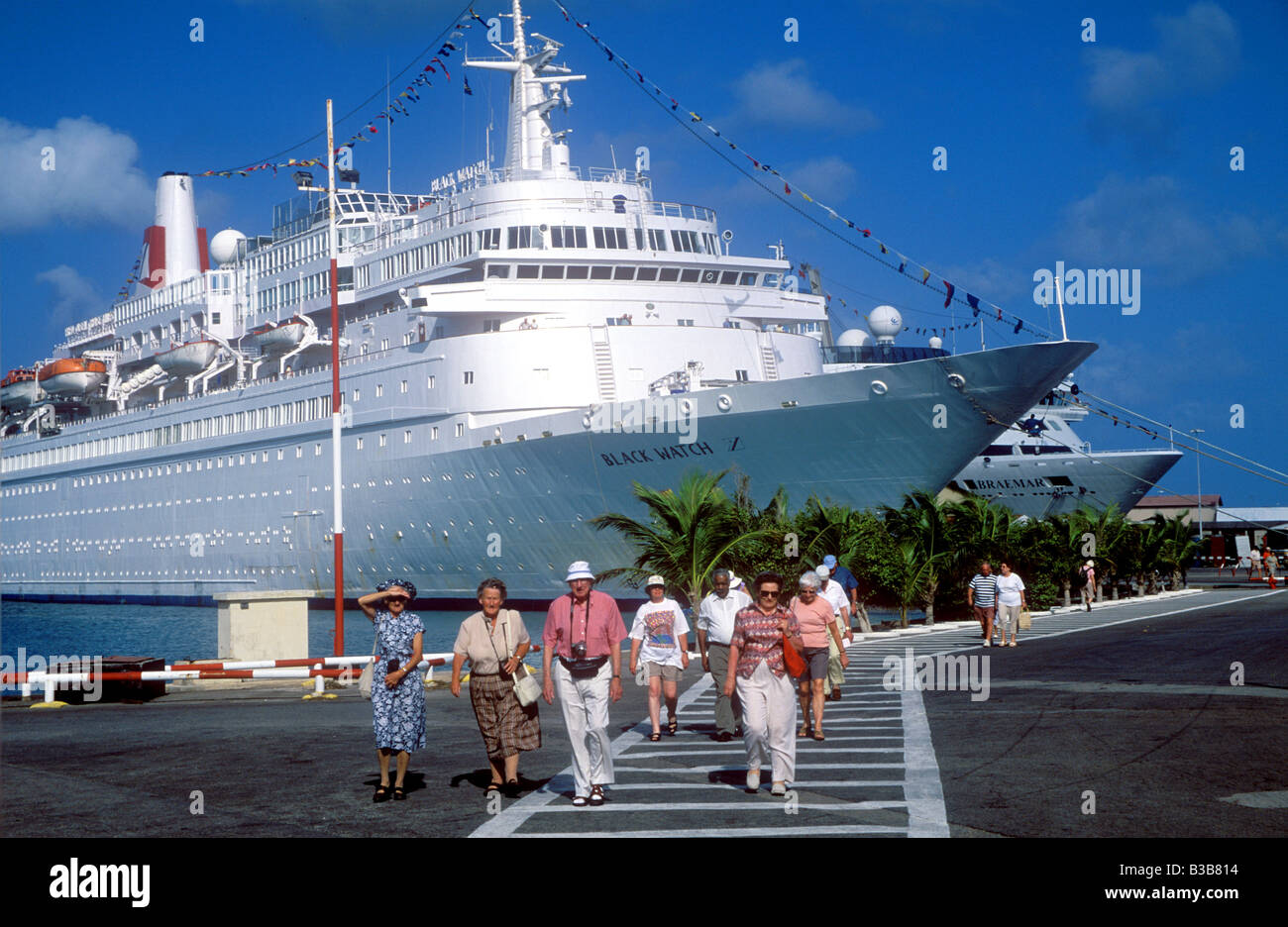 Kreuzfahrtschiffe im Hafen von Oranjestad auf der Insel Aruba Stockfoto