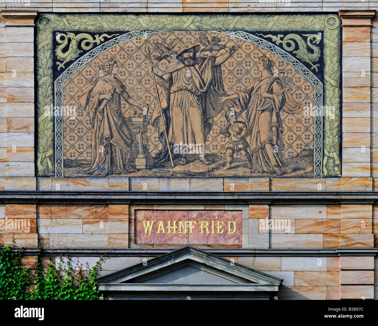 Fries, in denen der Gott Wotan über der Haustür der Villa Wahnfried, die Heimat des Komponisten Richard Wagner.  Bayreuth Stockfoto