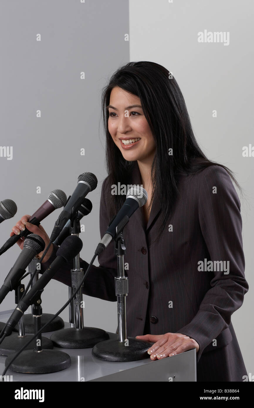 Frau geben Rede Stockfoto