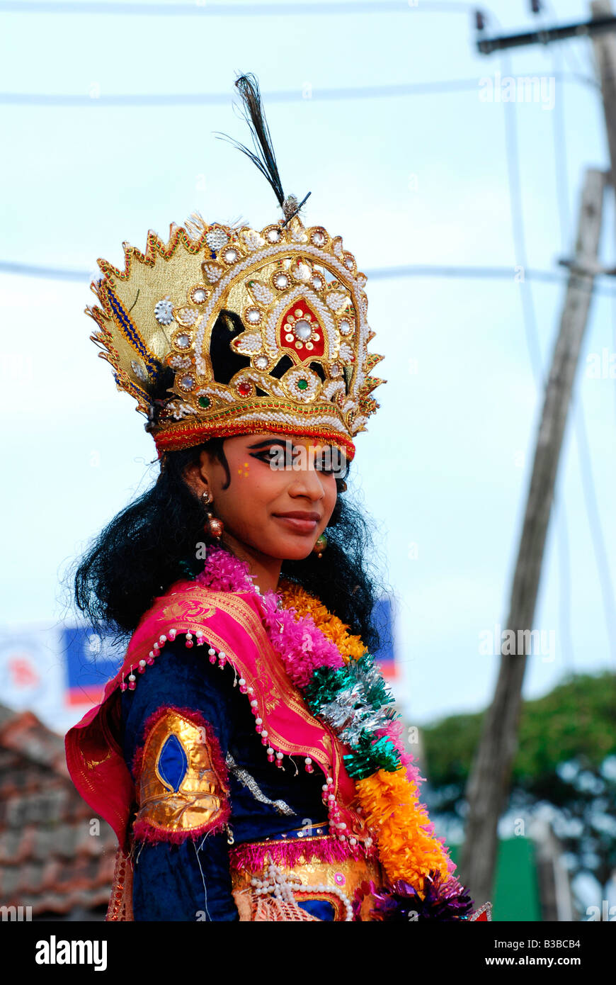 Posiert als lord krishna Fotos und Bildmaterial in hoher Auflösung